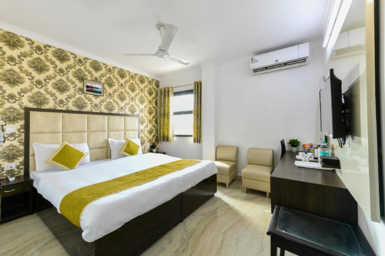 Hotel The First By Goyal Hotelie Agra  Exterior foto